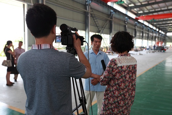 公司总经理丁基群先生接受采访